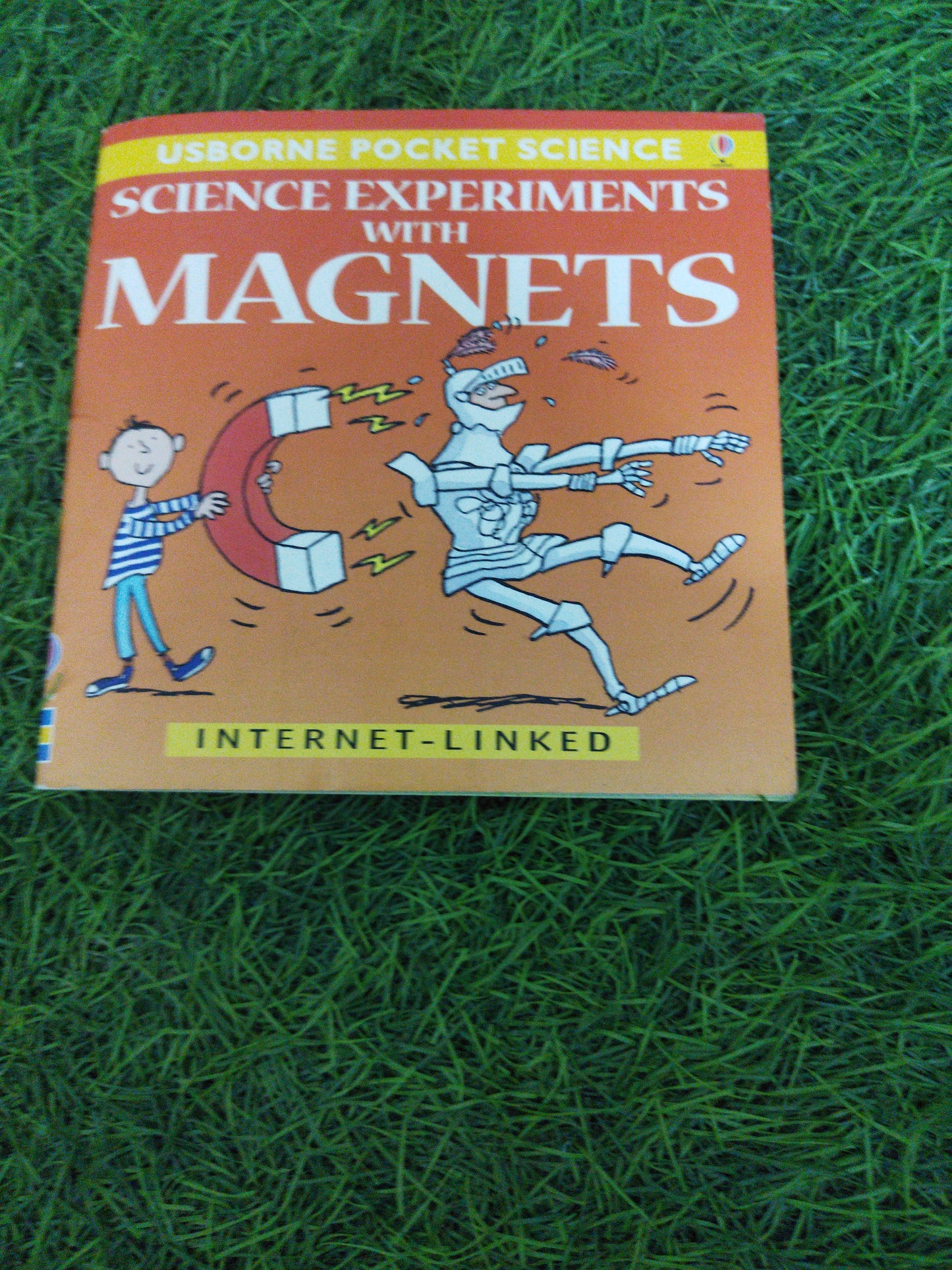 Usborne Pocket Science Science Experimaents witrh Magnetys