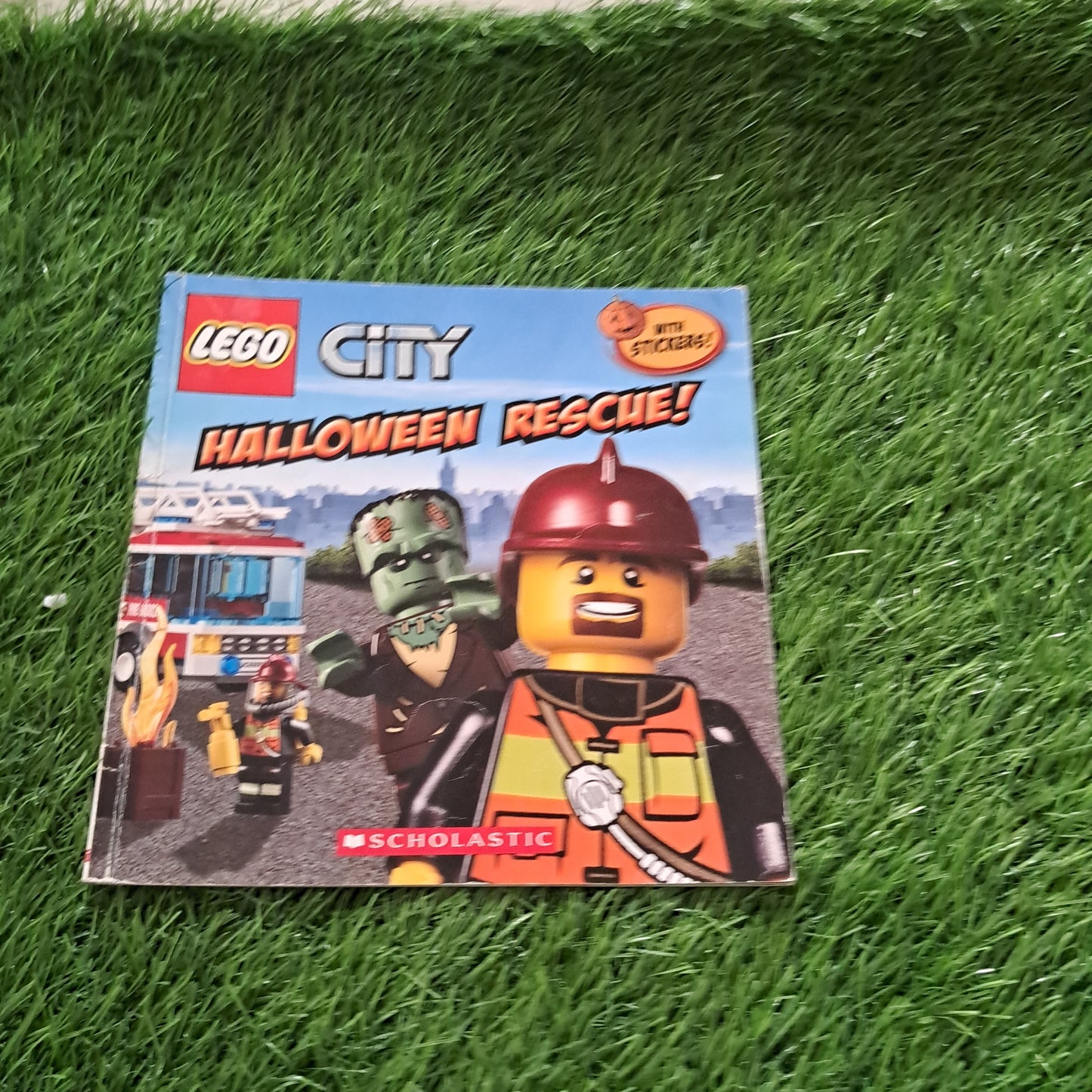 LEGO CITY HALLOWEEN RESCUE!