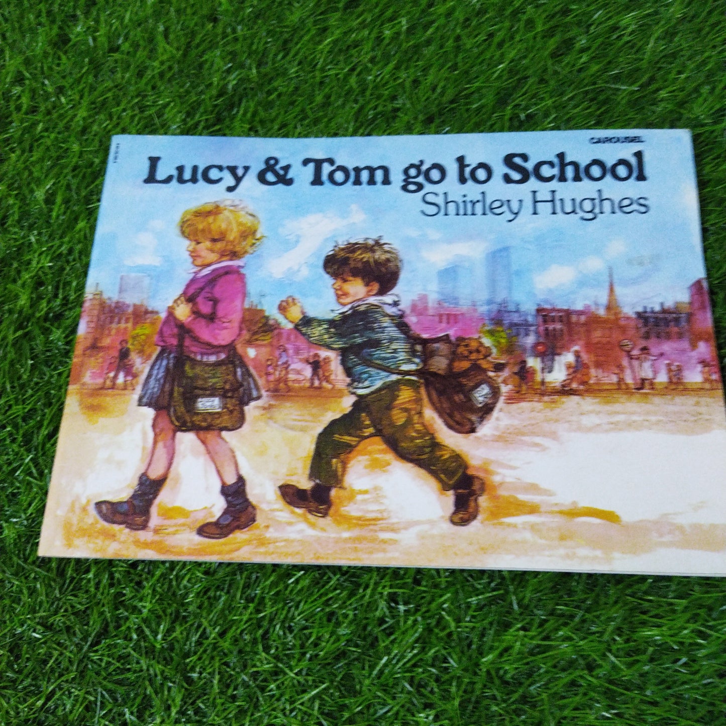 Lucy & Tom go to school