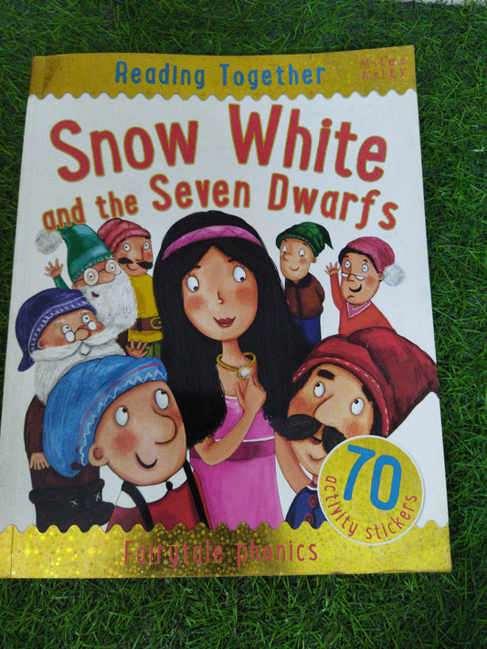Reading Togrther Snow White and the seven Dwarfs Fairy Tale Phonics 70 activity stickers