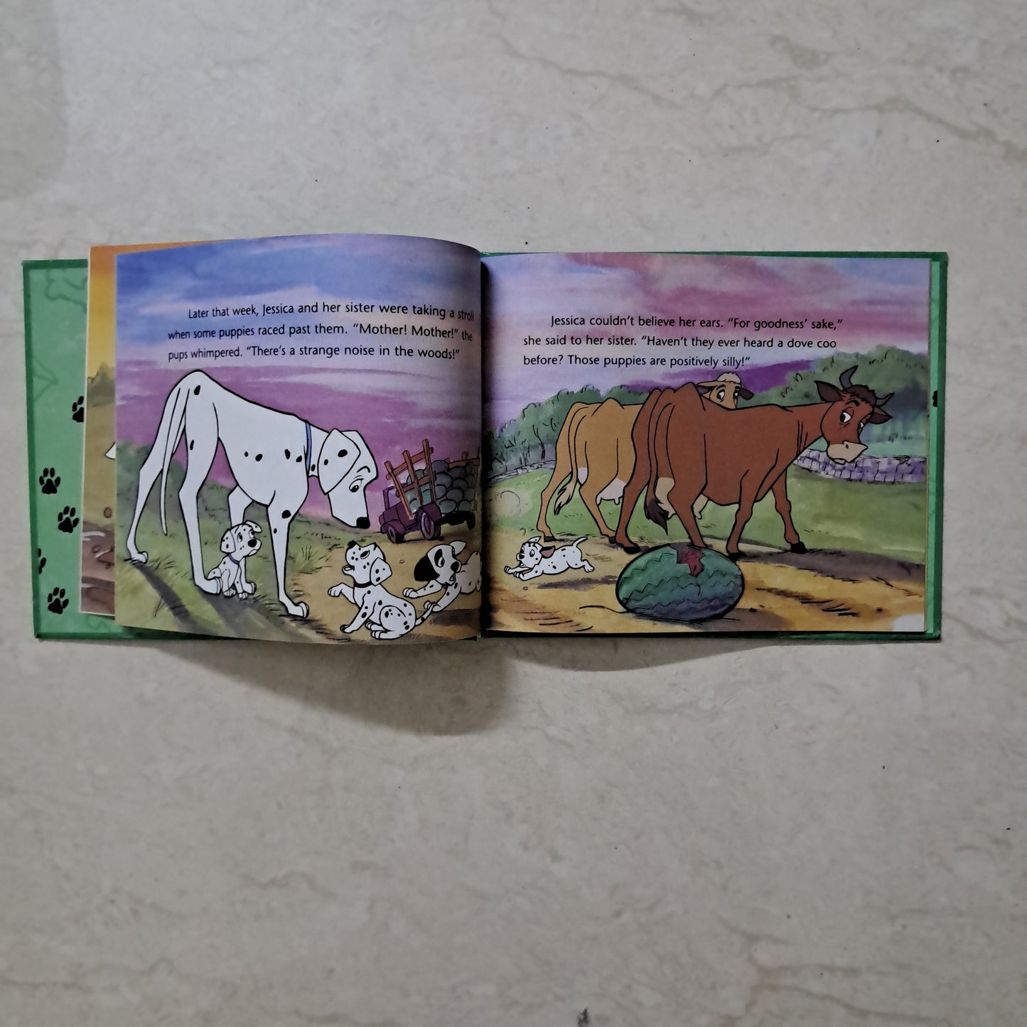 Disney 101 Dalmatians Look Both Ways | Hardcover